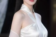 素衣入画：3步解锁清透古韵，穿出温柔风骨的高级感！