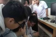信息技术课上的游戏变奏曲：从纸牌扫雷到代码战场