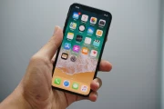 三星突然断供！LTPO屏幕为何成iPhone续航决胜关键？